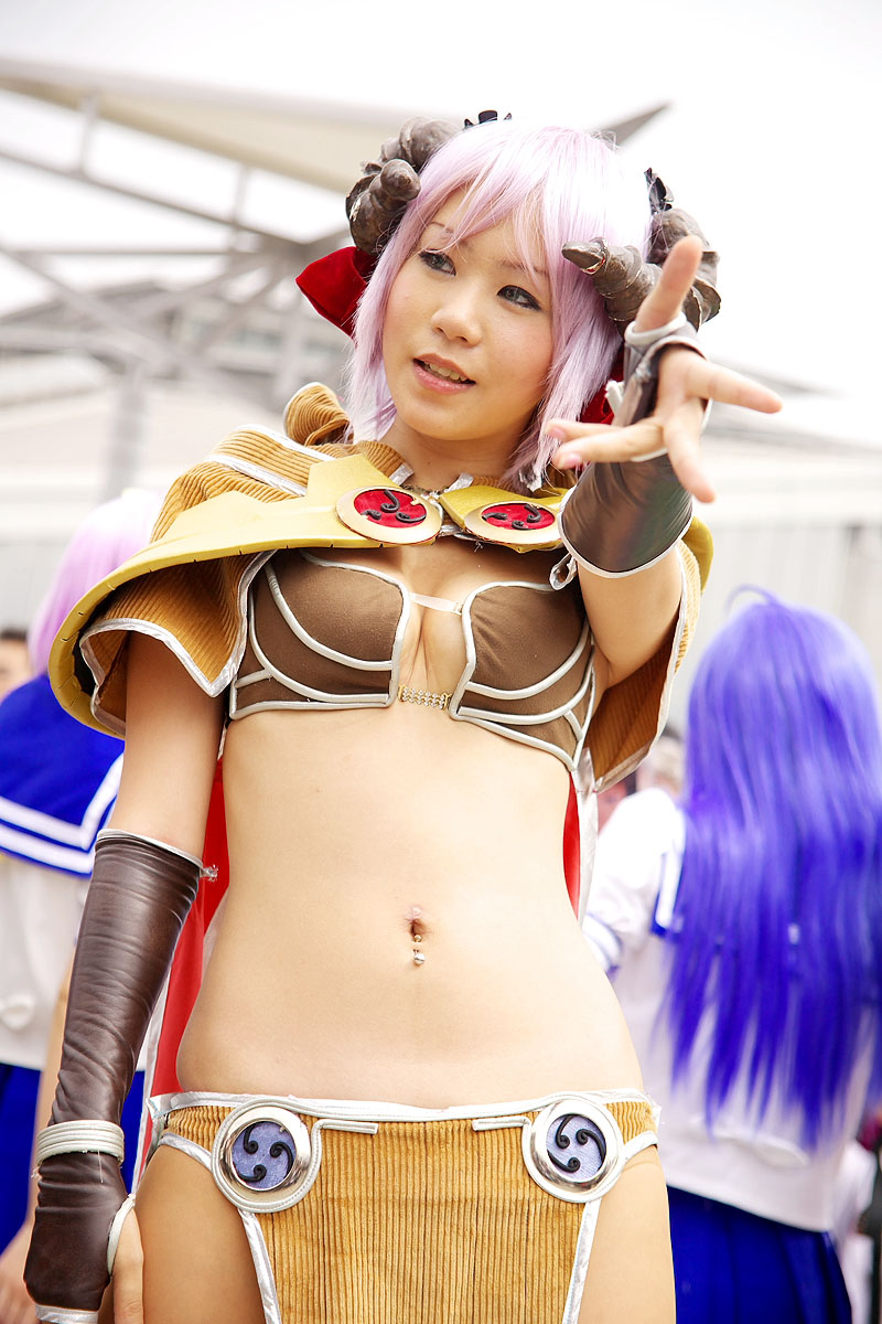hanafusa maki, ragnarok online, silver hair, highres, photo (medium), armor, bikini, bikini top only, cosplay, demon girl, horns, swimsuit