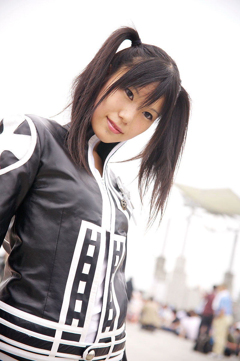 rubia, lenalee lee, d.gray-man, highres, photo (medium), 1girl, 6+boys, black gloves, black hair, blurry, cosplay, depth of field, dutch angle, gloves, lenalee lee (cosplay), multiple boys, outdoors, solo focus, twintails