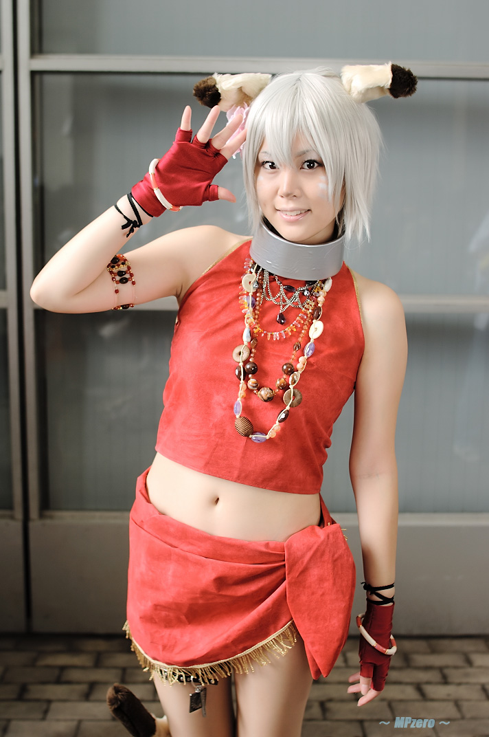 mithra (ff11), final fantasy, final fantasy xi, silver hair, photo (medium), animal ears, collar, cosplay, dog ears, fingerless gloves, gloves, halterneck, kikiwan, midriff, skirt, tail