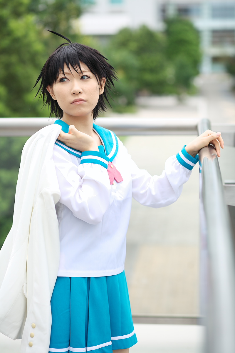 chippi, kikuchi makoto, idolmaster, idolmaster xenoglossia, highres, photo (medium), 1girl, ahoge, asian, blue eyes, color contacts, cosplay, female focus, kikuchi makoto (cosplay), outdoors, school uniform, serafuku, short hair, solo