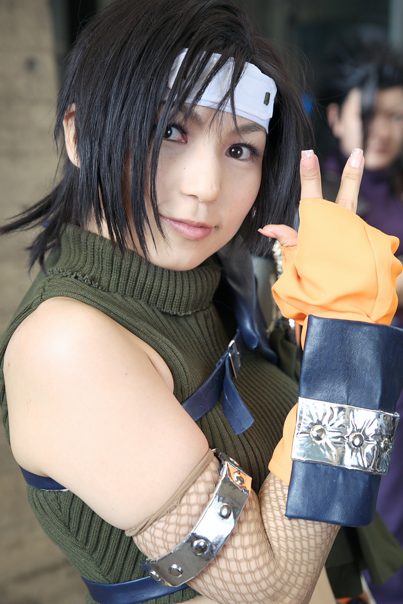 kozuki ai, yuffie kisaragi, final fantasy, final fantasy vii, highres, photo (medium), armor, cosplay, fingerless gloves, gloves, headband, midriff