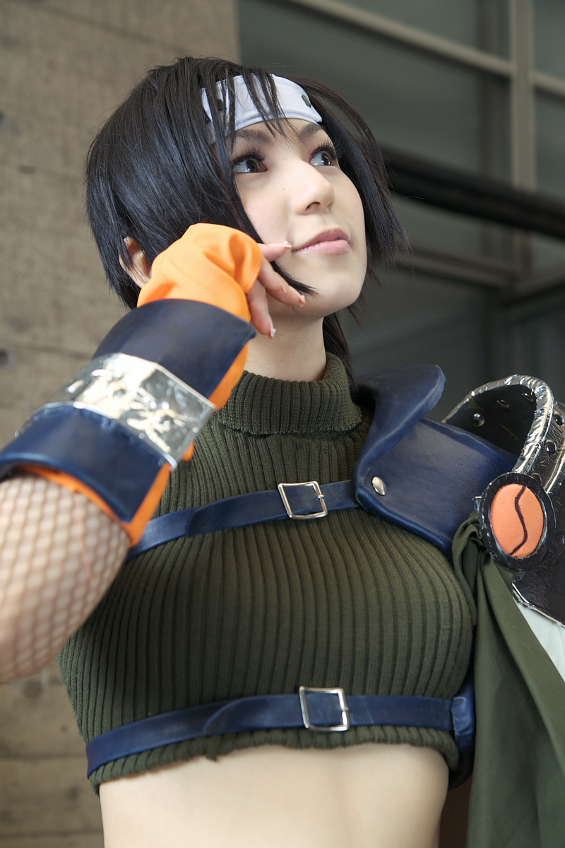 kozuki ai, yuffie kisaragi, final fantasy, final fantasy vii, highres, photo (medium), armor, cosplay, fingerless gloves, gloves, headband, midriff