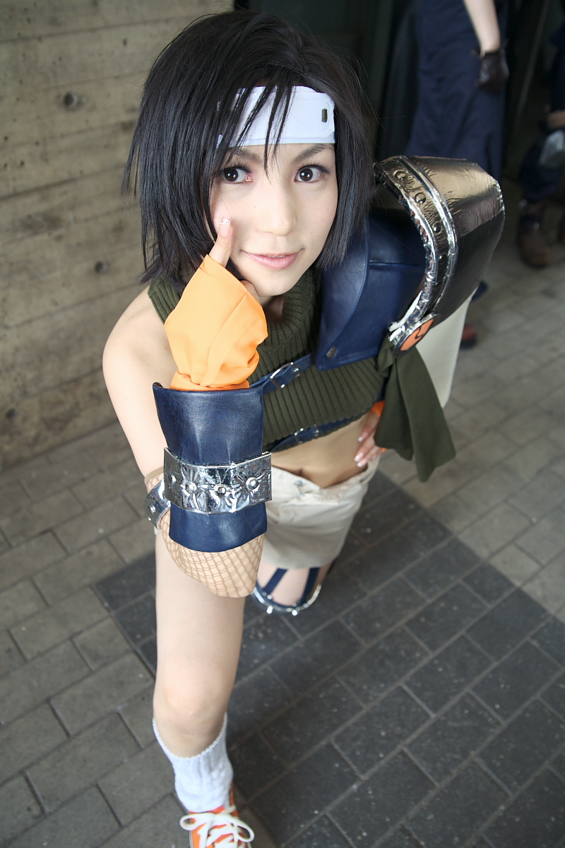 kozuki ai, yuffie kisaragi, final fantasy, final fantasy vii, highres, photo (medium), armor, cosplay, fingerless gloves, gloves, headband, loose socks, midriff, shorts, socks