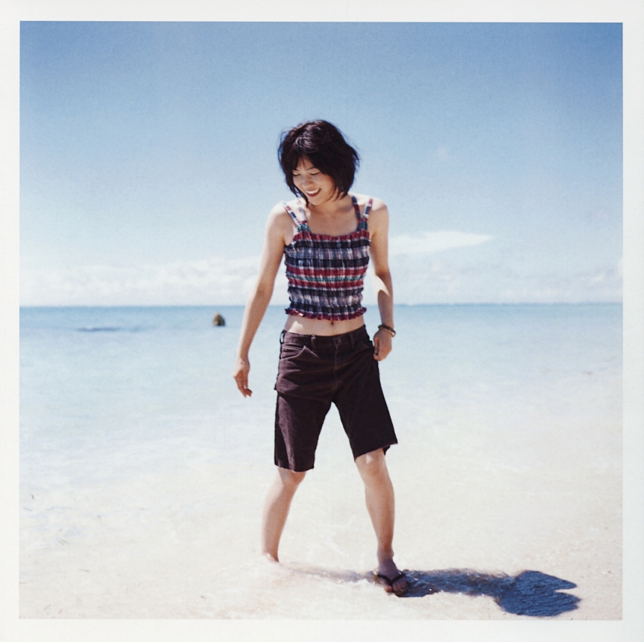 ueno juri, a piacere, highres, photo (medium), beach, flip-flops, sandals, shorts, tank top