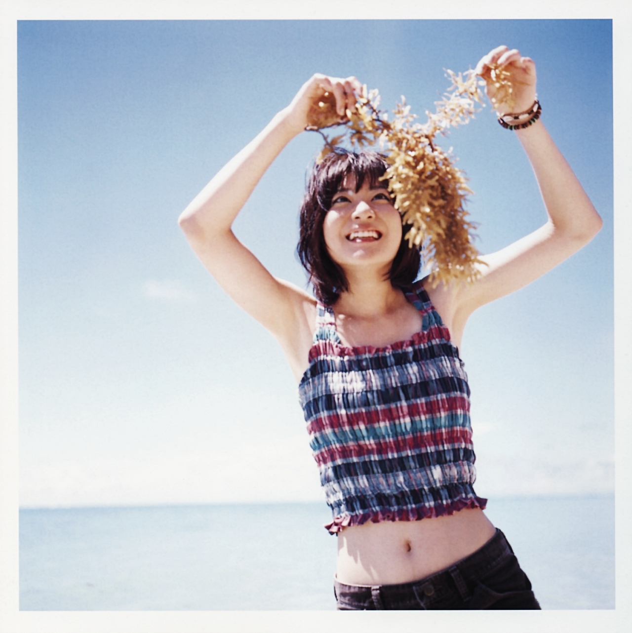 ueno juri, a piacere, highres, photo (medium), beach, seaweed, shorts, tank top