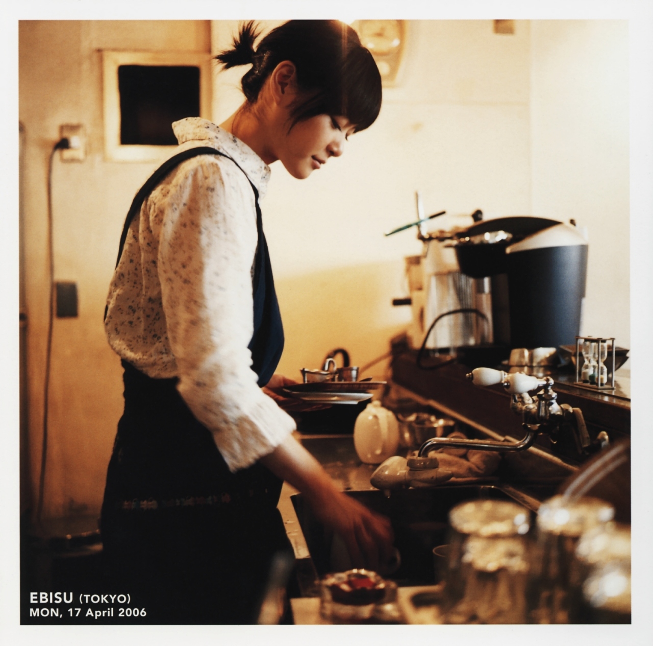 ueno juri, a piacere, highres, photo (medium), tagme, apron, blouse, kitchen, shirt