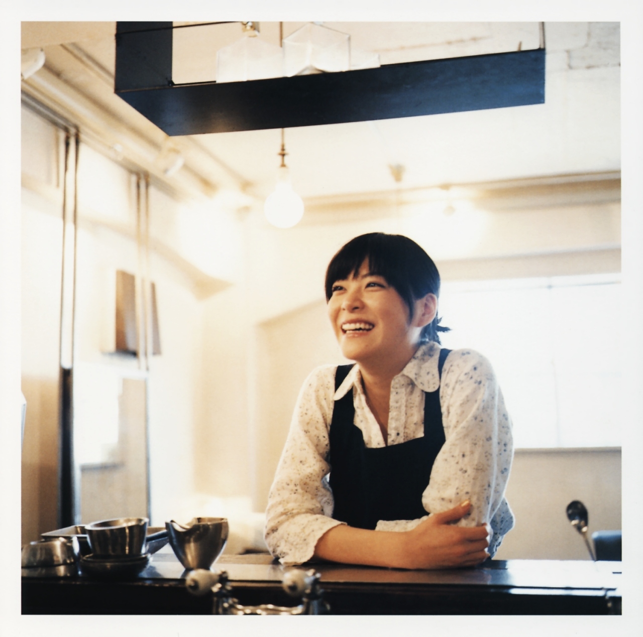 ueno juri, a piacere, highres, photo (medium), tagme, apron, blouse, kitchen, shirt