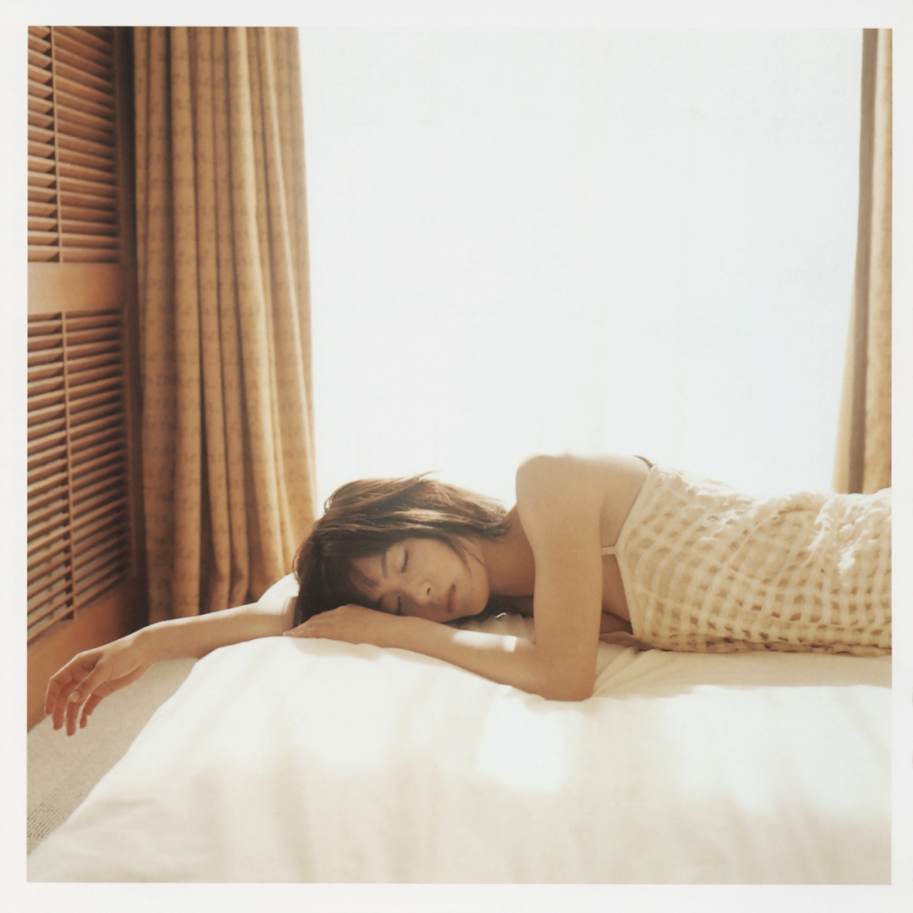 ueno juri, a piacere, highres, photo (medium), bed, dress