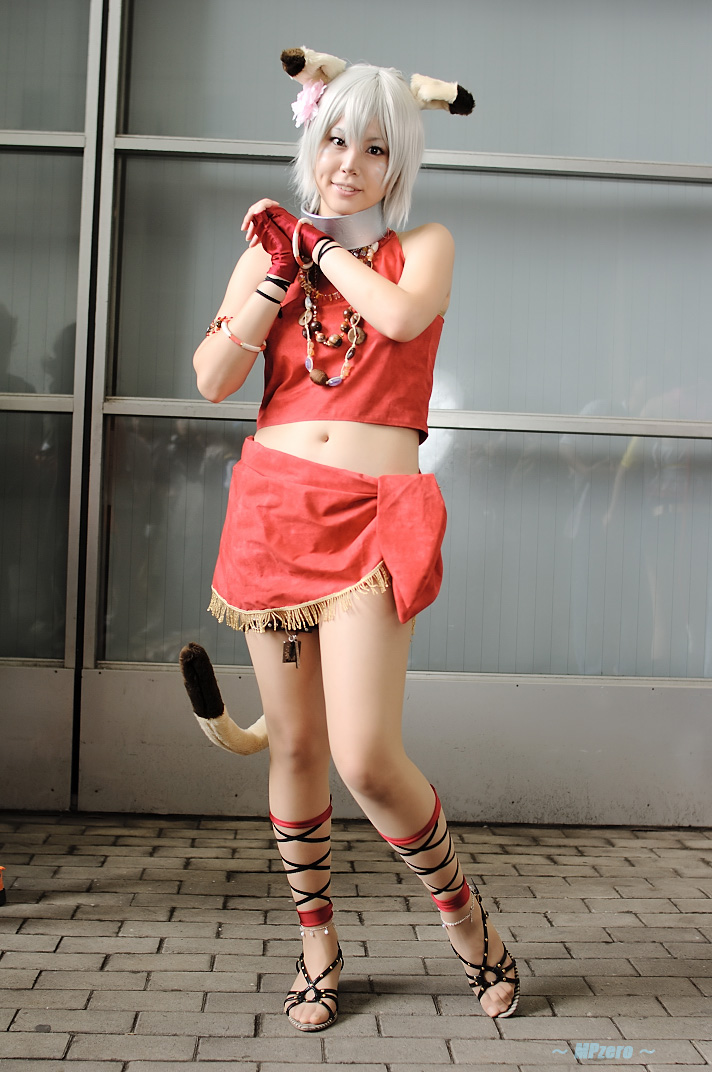 mithra (ff11), final fantasy, final fantasy xi, silver hair, photo (medium), animal ears, collar, cosplay, dog ears, fingerless gloves, gloves, halterneck, kikiwan, midriff, skirt, tail