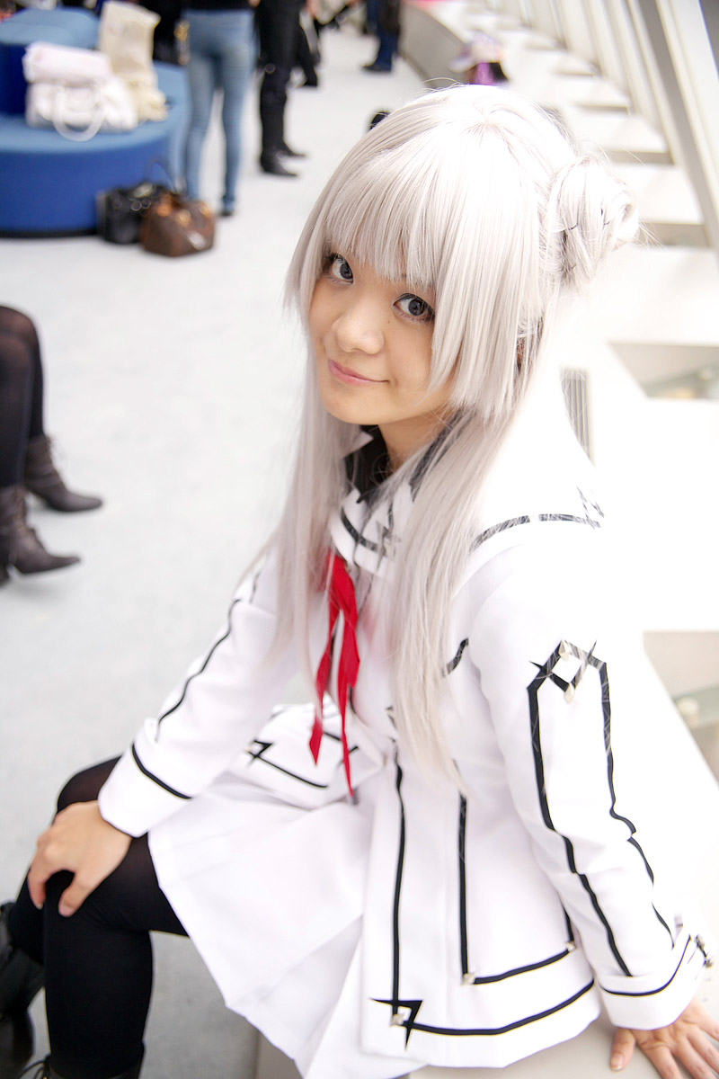 riori, kurenai maria, vampire knight, silver hair, highres, photo (medium), blazer, cosplay, pleated skirt, school uniform, skirt, thighhighs