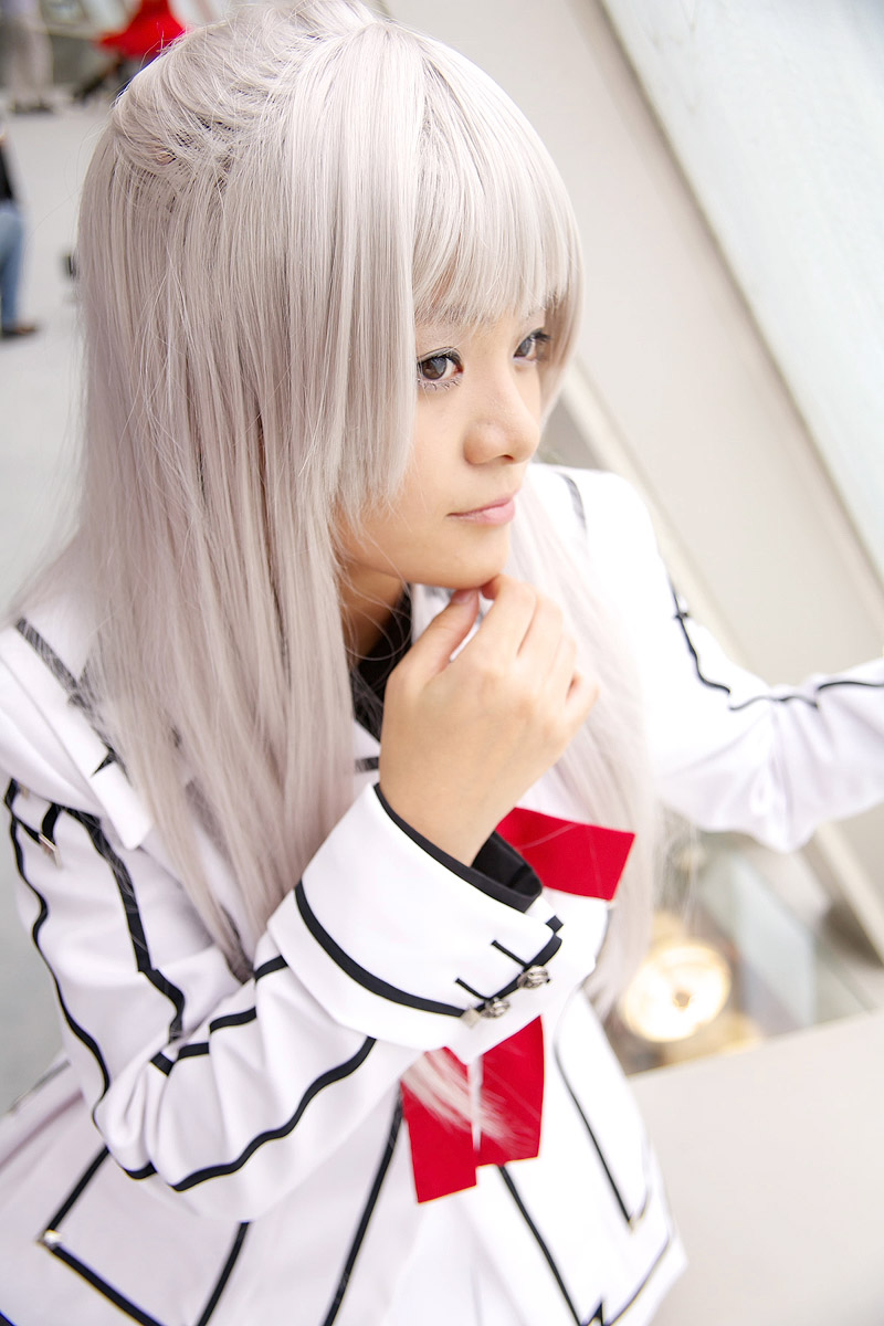 riori, kurenai maria, vampire knight, silver hair, highres, photo (medium), blazer, cosplay, pleated skirt, school uniform, skirt