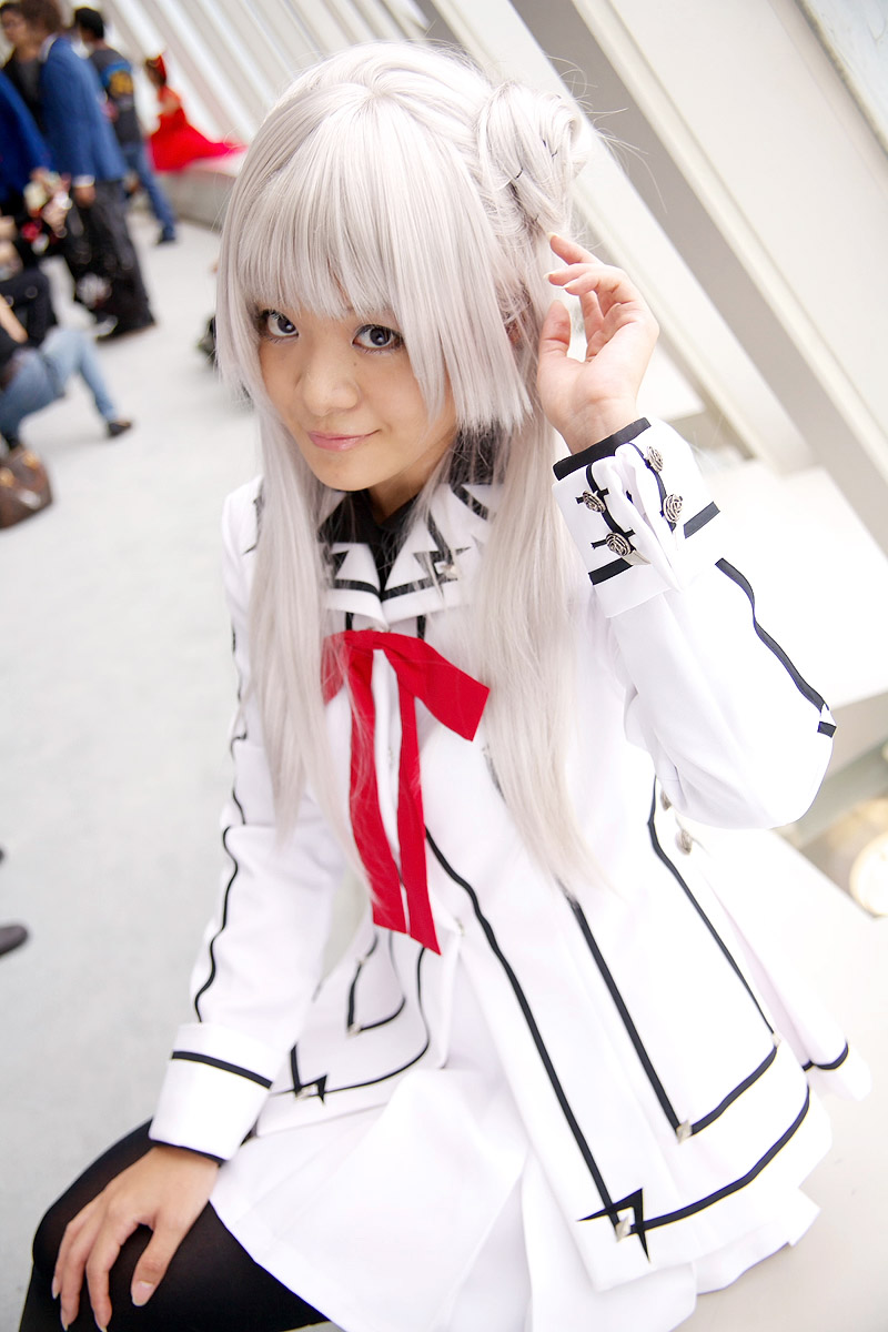 riori, kurenai maria, vampire knight, silver hair, highres, photo (medium), blazer, cosplay, pleated skirt, school uniform, skirt, thighhighs
