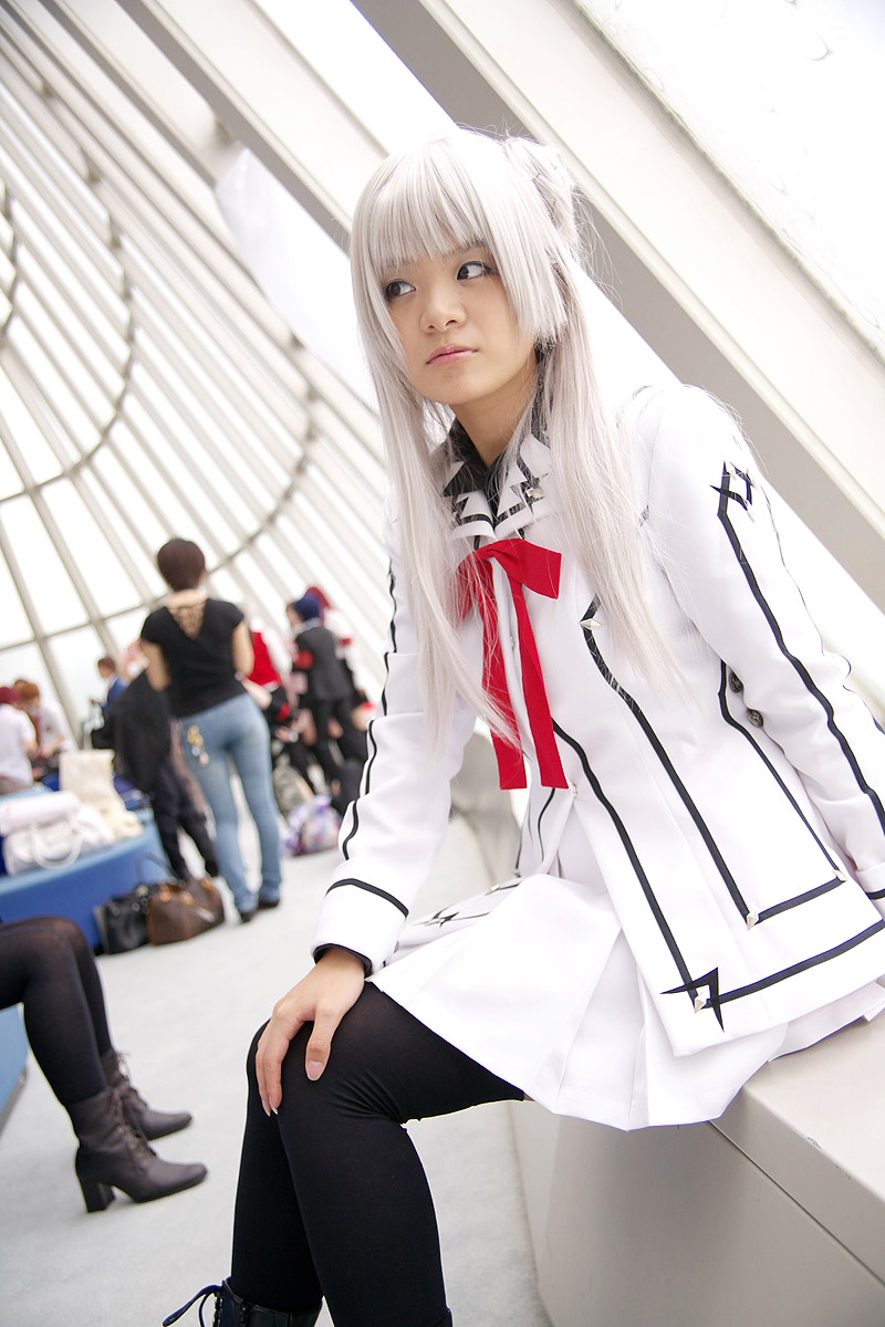 riori, kurenai maria, vampire knight, silver hair, highres, photo (medium), blazer, cosplay, pleated skirt, school uniform, skirt, thighhighs