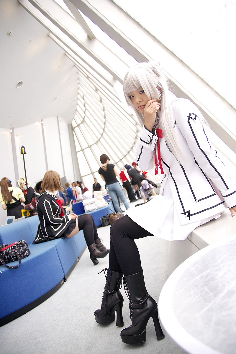 riori, kurenai maria, vampire knight, silver hair, highres, photo (medium), blazer, cosplay, pleated skirt, school uniform, skirt, thighhighs