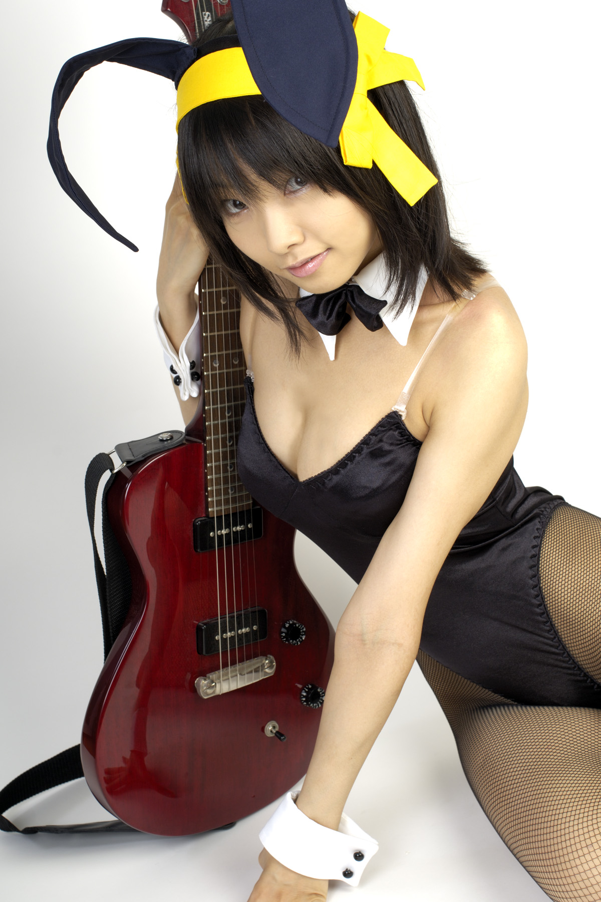 matsunaga ayaka, suzumiya haruhi, suzumiya haruhi no yuuutsu, fishnet legwear, highres, photo (medium), animal ears, asian, bow, bowtie, breasts, cleavage, cosplay, costume, fake animal ears, fishnets, guitar, hair ribbon, instrument, leotard, playboy bunny, rabbit ears, ribbon, thighhighs