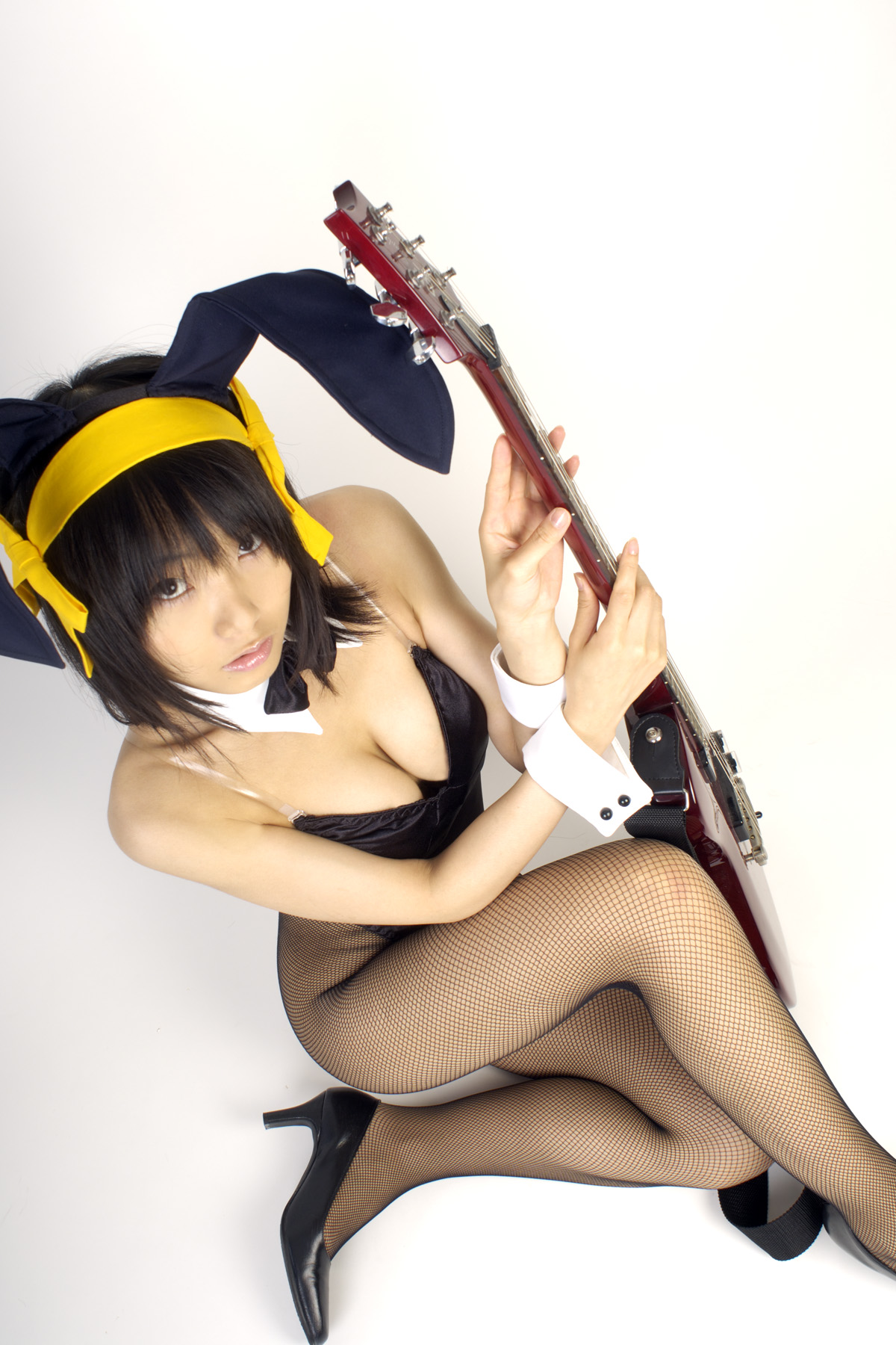 matsunaga ayaka, suzumiya haruhi, suzumiya haruhi no yuuutsu, fishnet legwear, highres, photo (medium), animal ears, asian, bow, bowtie, breasts, cleavage, cosplay, costume, fake animal ears, fishnets, guitar, hair ribbon, instrument, leotard, playboy bunny, rabbit ears, ribbon, thighhighs