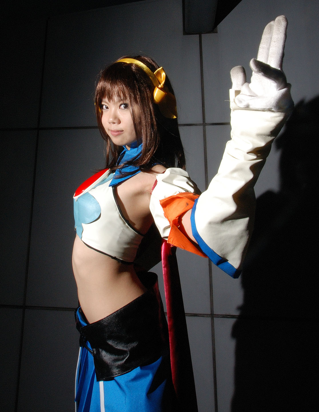 taku anko, suzumiya haruhi, suzumiya haruhi no tomadoi, suzumiya haruhi no yuuutsu, highres, photo (medium), cape, cosplay, elbow gloves, gloves, hair ribbon, halterneck, midriff, pleated skirt, ribbon, skirt