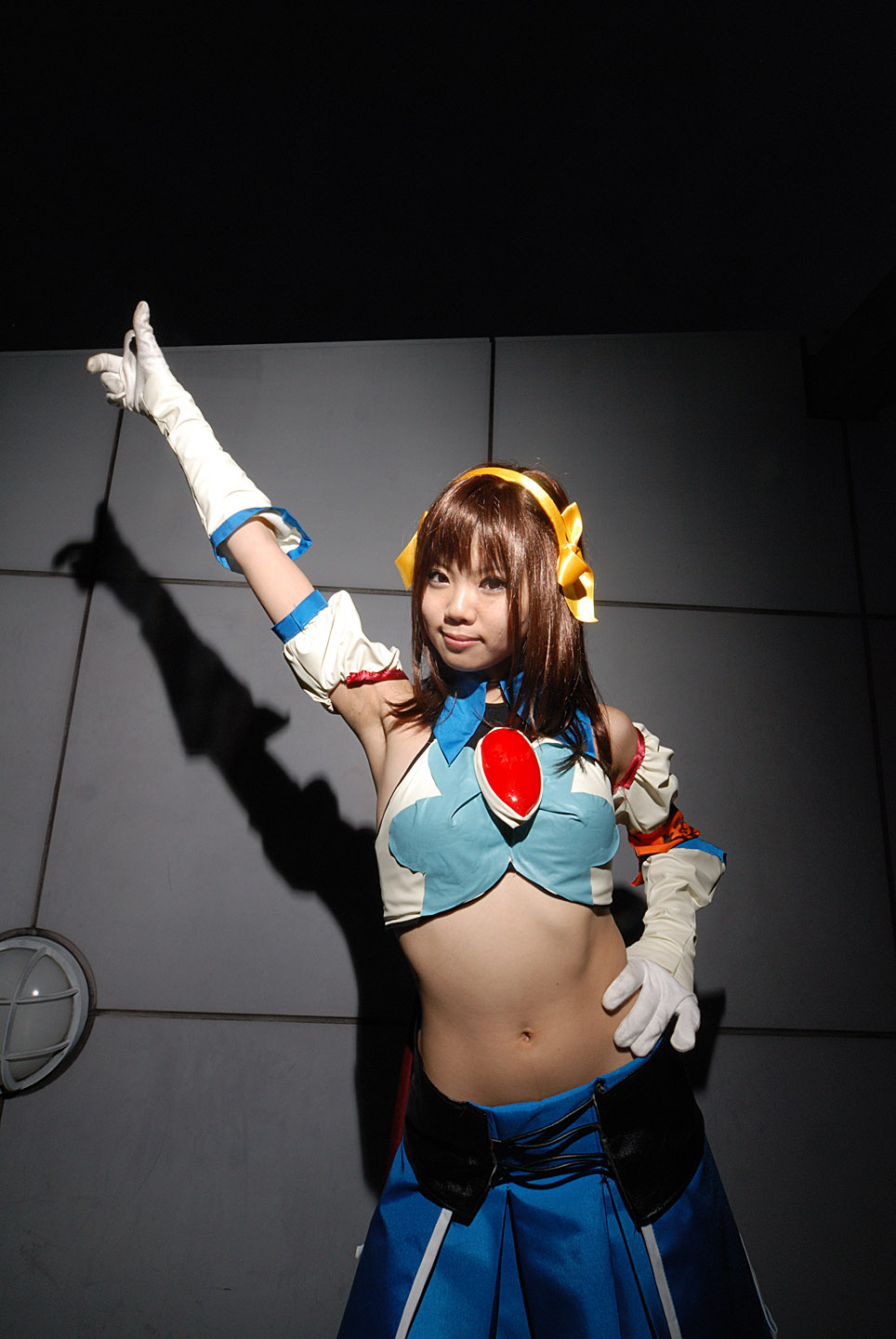 taku anko, suzumiya haruhi, suzumiya haruhi no tomadoi, suzumiya haruhi no yuuutsu, highres, photo (medium), cape, cosplay, elbow gloves, gloves, hair ribbon, halterneck, midriff, pleated skirt, ribbon, skirt