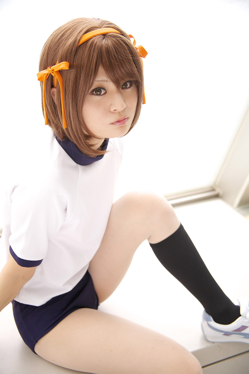 sakuramochi mako, suzumiya haruhi, suzumiya haruhi no yuuutsu, highres, photo (medium), cosplay, gym uniform, hair ribbon, ribbon, socks