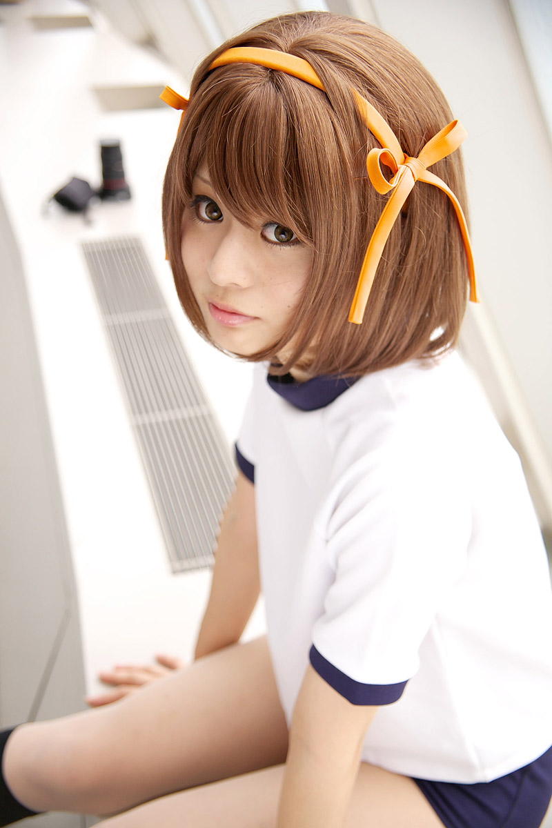 sakuramochi mako, suzumiya haruhi, suzumiya haruhi no yuuutsu, highres, photo (medium), cosplay, gym uniform, hair ribbon, ribbon, socks
