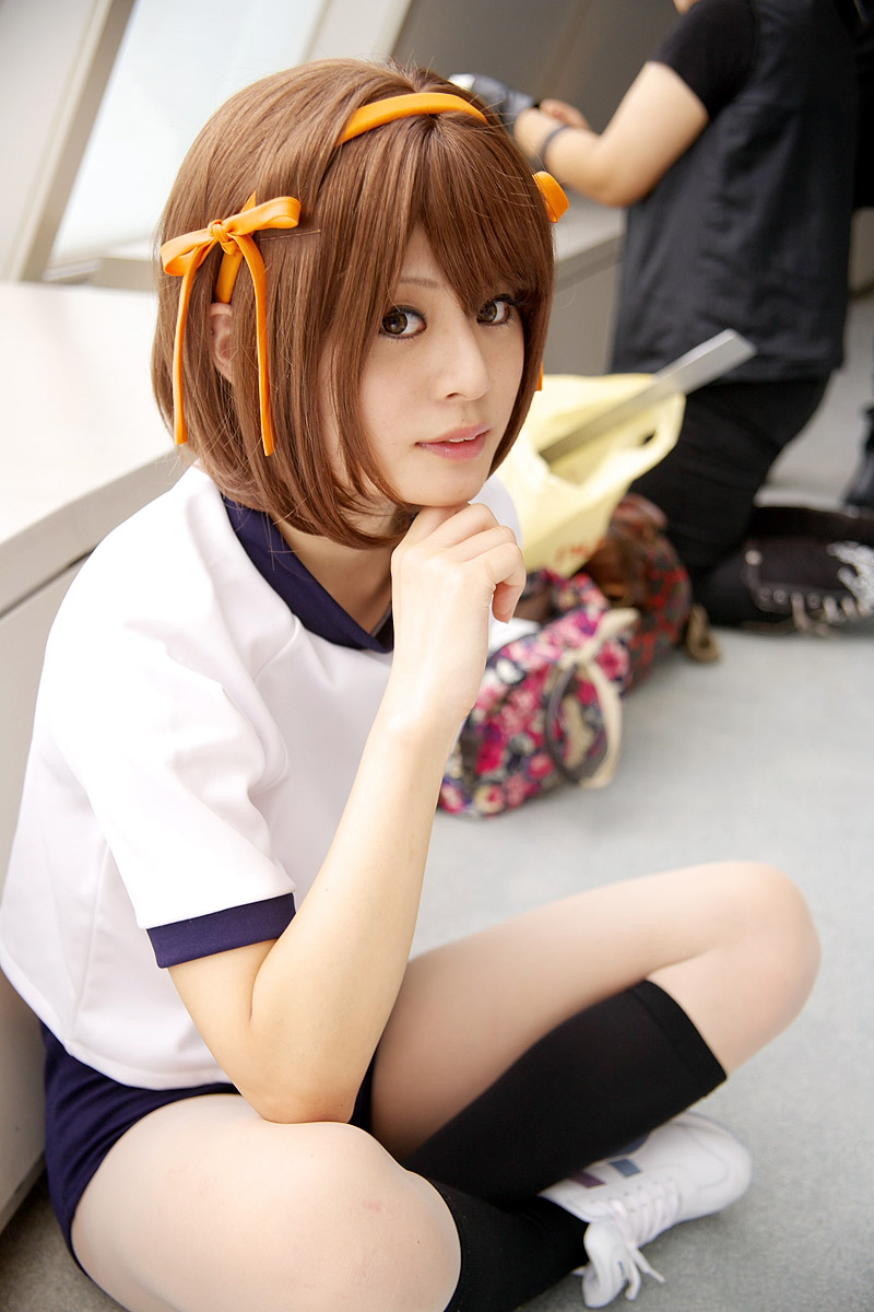 sakuramochi mako, suzumiya haruhi, suzumiya haruhi no yuuutsu, highres, photo (medium), cosplay, gym uniform, hair ribbon, ribbon, socks