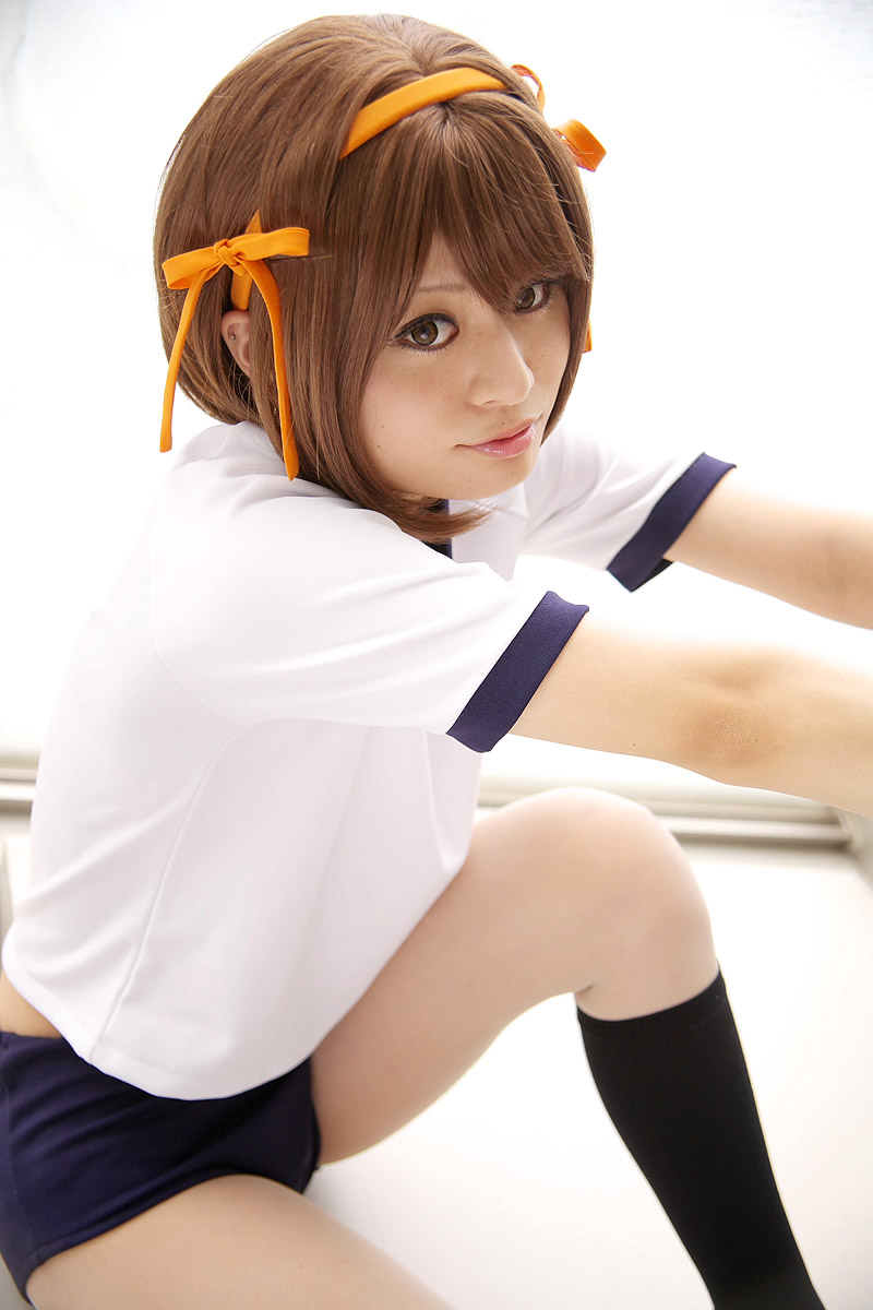 sakuramochi mako, suzumiya haruhi, suzumiya haruhi no yuuutsu, highres, photo (medium), cosplay, gym uniform, hair ribbon, ribbon, socks