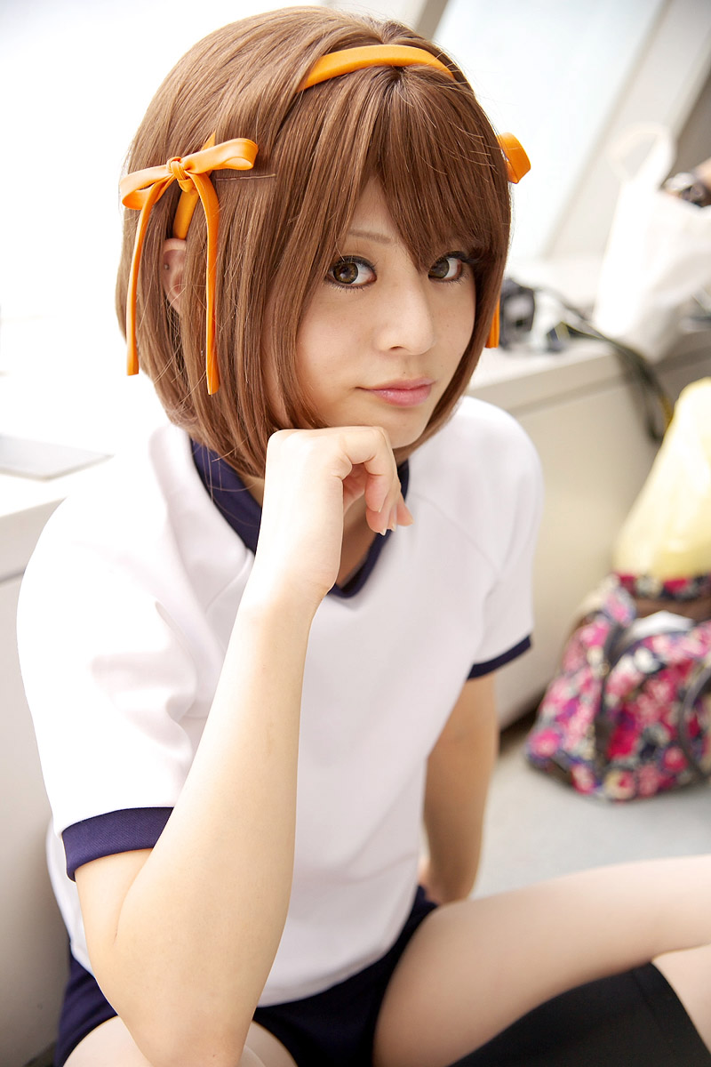 sakuramochi mako, suzumiya haruhi, suzumiya haruhi no yuuutsu, highres, photo (medium), cosplay, gym uniform, hair ribbon, ribbon, socks