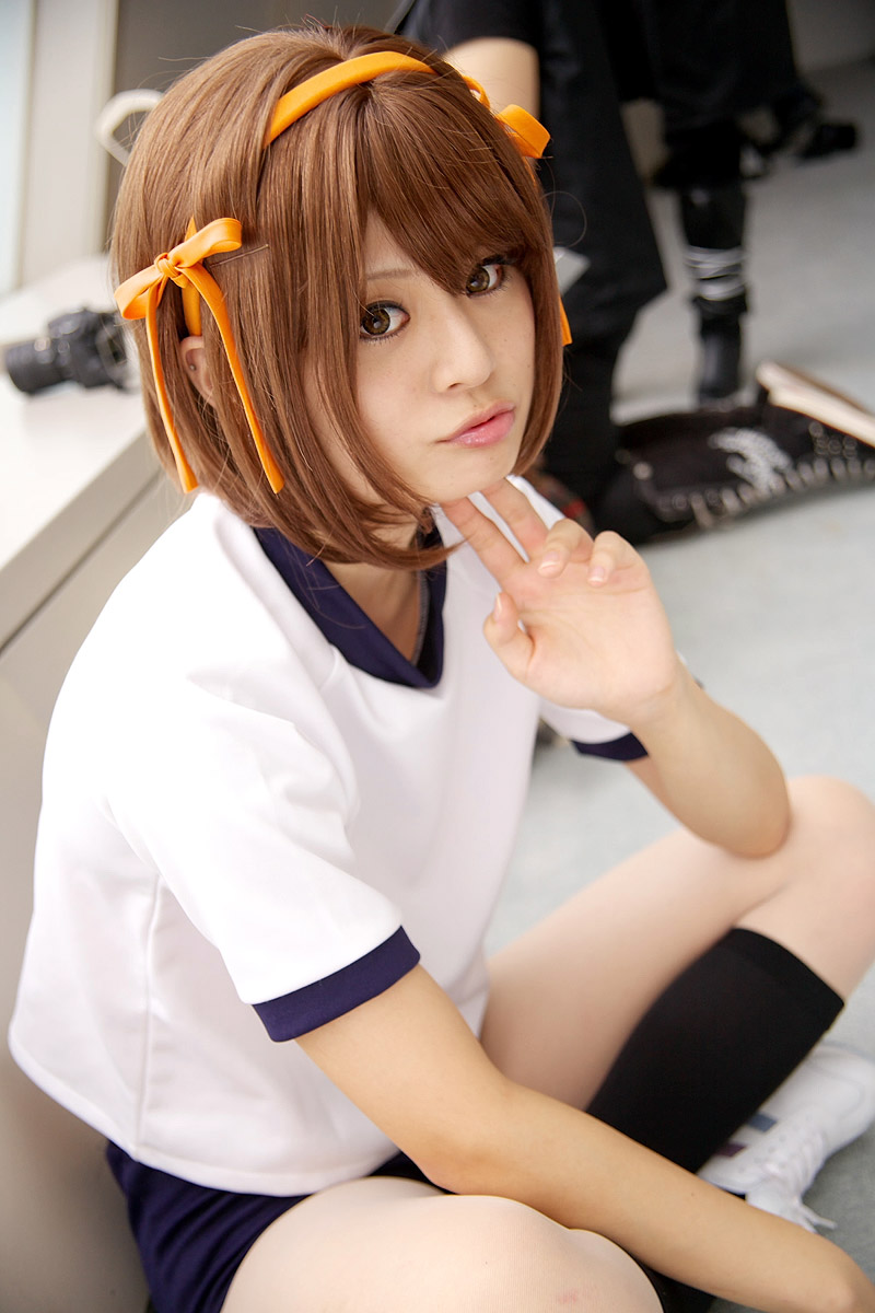 sakuramochi mako, suzumiya haruhi, suzumiya haruhi no yuuutsu, highres, photo (medium), cosplay, gym uniform, hair ribbon, ribbon, socks