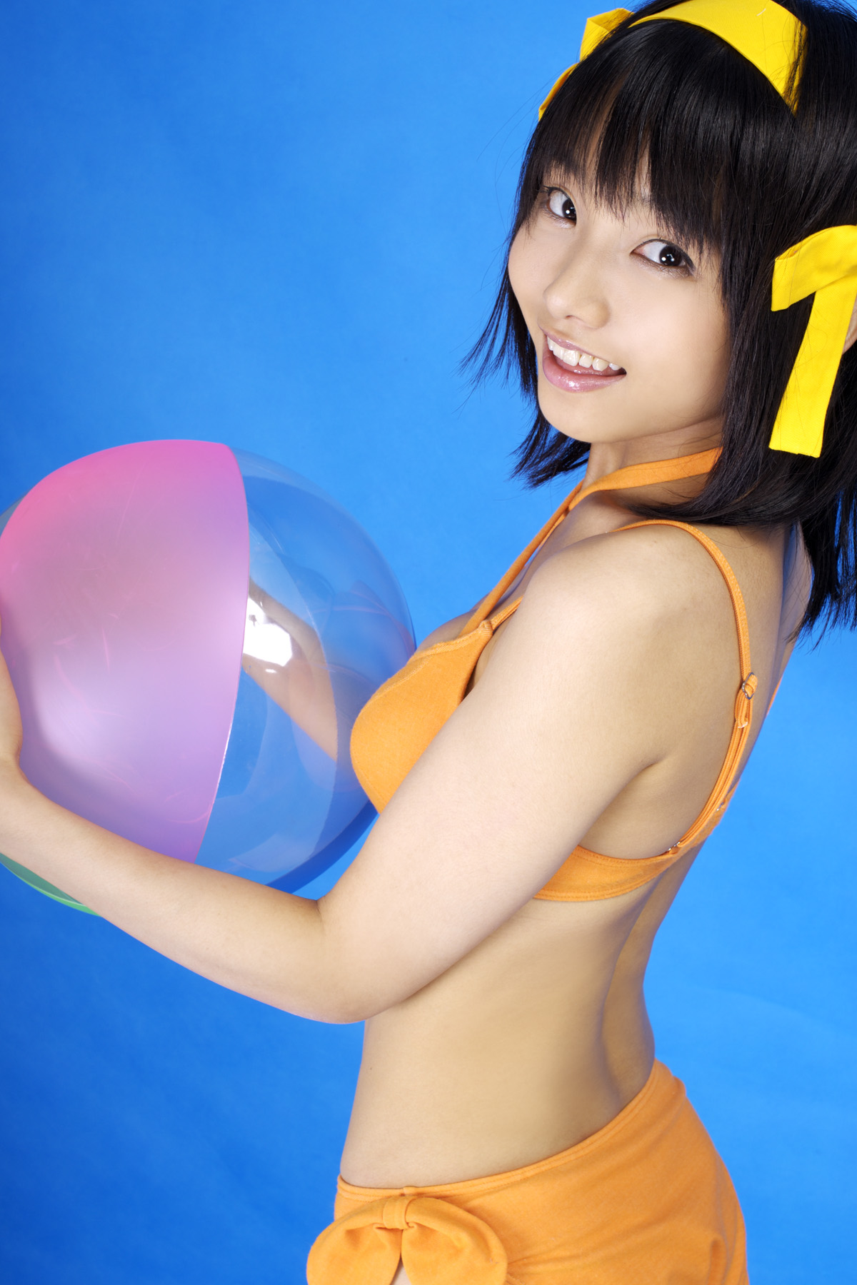 matsunaga ayaka, suzumiya haruhi, suzumiya haruhi no yuuutsu, highres, photo (medium), asian, ball, beachball, bikini, cosplay, flat chest, hair ribbon, happy, ribbon, side-tie bikini bottom, swimsuit