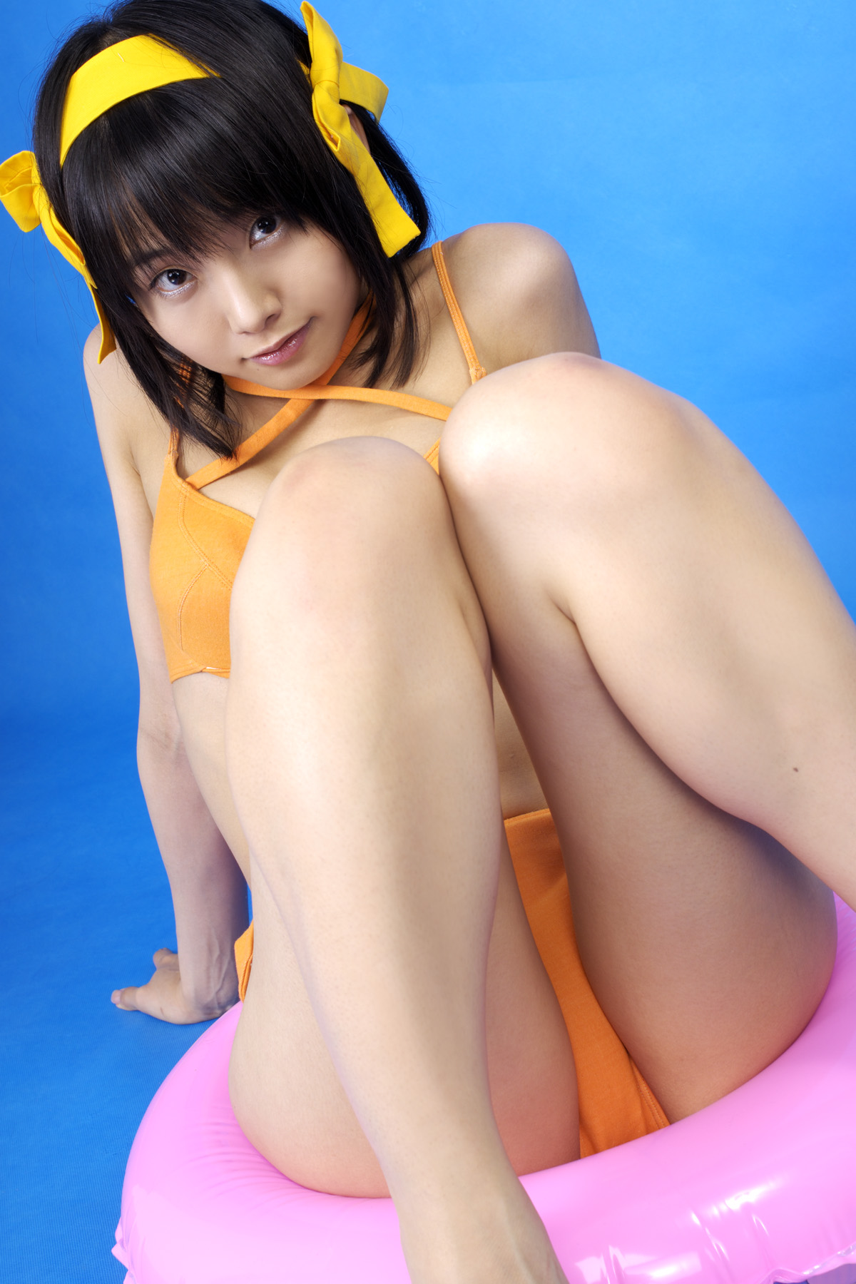 matsunaga ayaka, suzumiya haruhi, suzumiya haruhi no yuuutsu, highres, photo (medium), asian, bikini, cosplay, flat chest, hair ribbon, happy, innertube, legs, ribbon, side-tie bikini bottom, swim ring, swimsuit