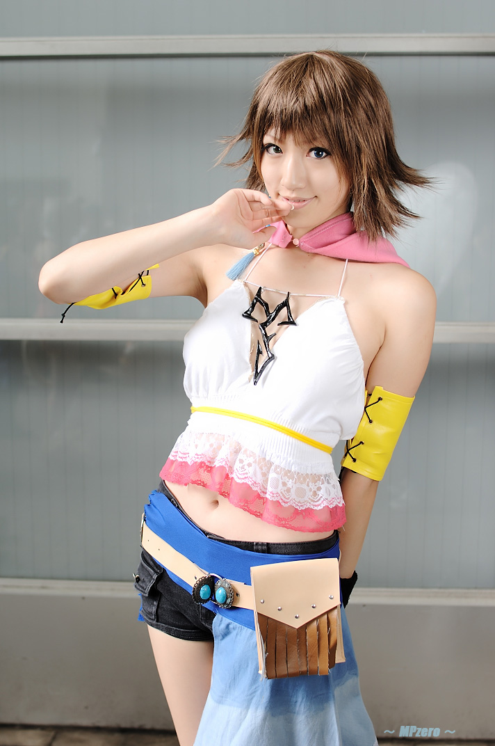 saya (cosplayer), yuna, final fantasy, final fantasy x, final fantasy x-2, photo (medium), 1girl, belt, cape, cosplay, female focus, finger to mouth, halterneck, midriff, navel, shorts, smile, solo, yuna (cosplay)