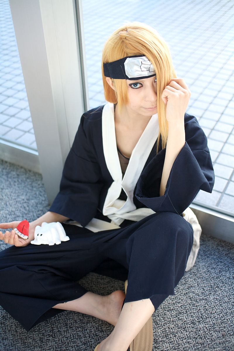 ari (model), deidara (naruto), naruto (series), naruto shippuuden, highres, photo (medium), blonde hair, cosplay, handmouth, headband