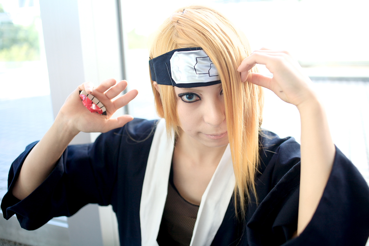 ari (model), deidara (naruto), naruto (series), naruto shippuuden, photo (medium), blonde hair, cosplay, handmouth, headband