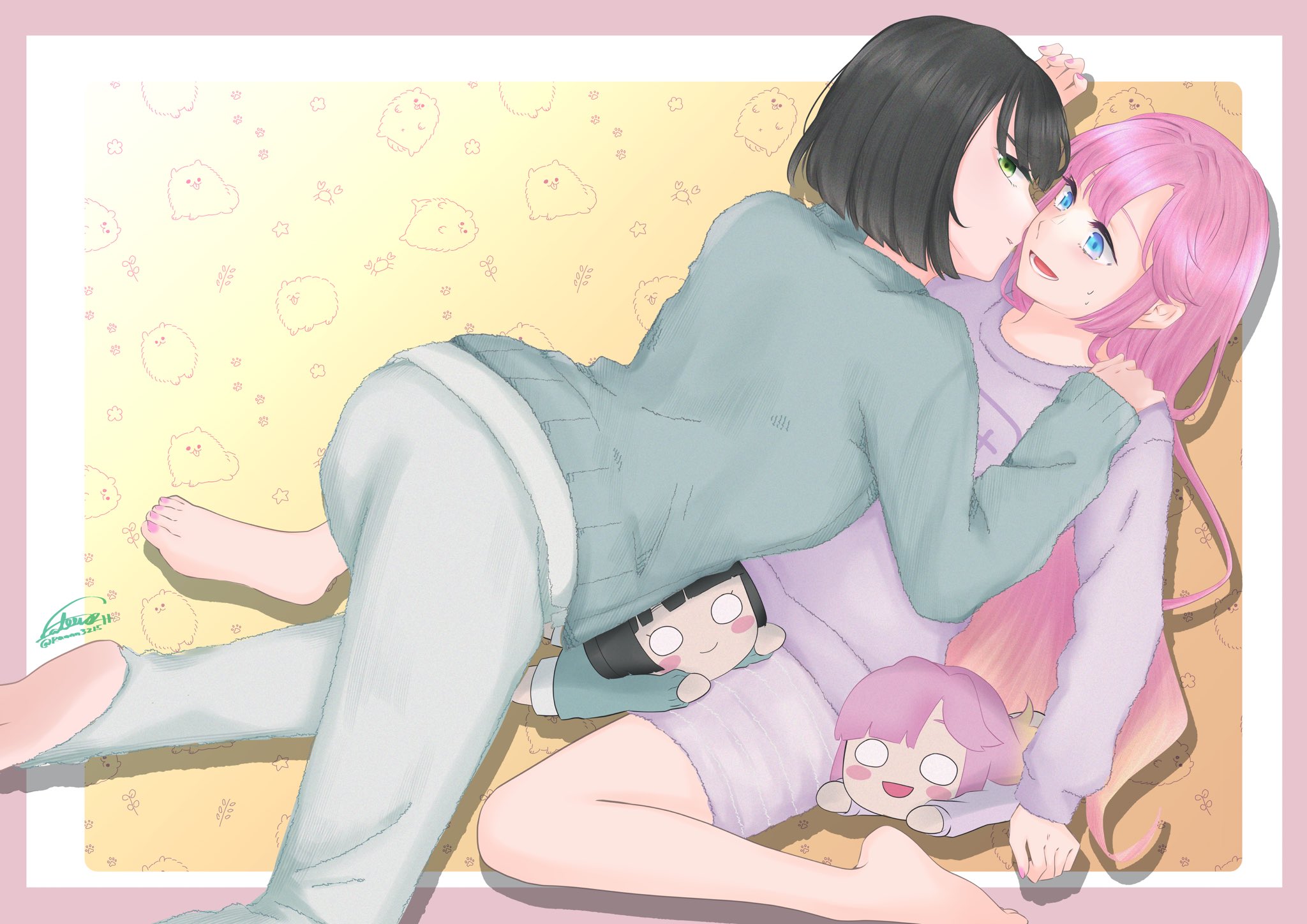 ranmaro, anyoji hime, momose ginko, link! like! love live!, love live!, commentary request, highres, 2girls, :d, animal background, anyoji hime (sega lucky lottery sleepwear), ass, barefoot, black hair, blonde hair, blue eyes, blunt bangs, blush stickers, bob cut, border, cardigan, character doll, dog, doll, drop shadow, foot out of frame, game controller print, girl on top, gradient hair, green cardigan, green eyes, grey pants, long hair, long sleeves, looking at another, looking at viewer, looking back, lower teeth only, momose ginko (sega lucky lottery sleepwear), multicolored hair, multiple girls, nervous sweating, nesoberi, official alternate costume, open mouth, outside border, pants, parted lips, pink border, pink hair, pink nails, print sweater, purple sweater, short hair, smile, soles, sweat, sweater, teeth, toenails, toes, very long hair, virtual youtuber, yellow background, yuri