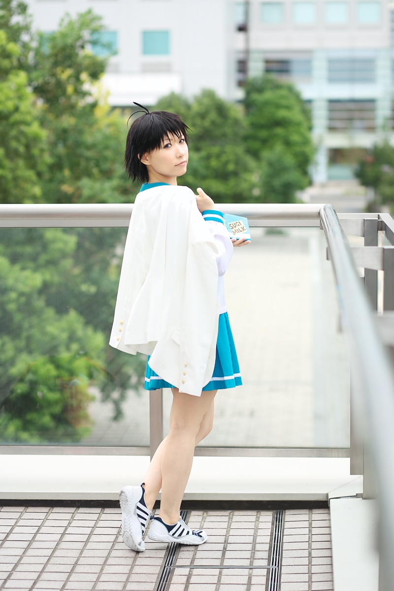 chippi, kikuchi makoto, idolmaster, idolmaster xenoglossia, highres, photo (medium), 1girl, ahoge, asian, black hair, blue eyes, color contacts, cosplay, female focus, kikuchi makoto (cosplay), looking at viewer, looking back, milk, milk carton, outdoors, school uniform, serafuku, shoes, short hair, sneakers, solo
