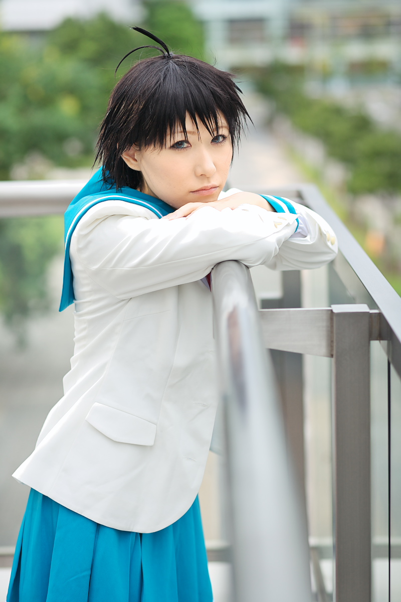 chippi, kikuchi makoto, idolmaster, idolmaster xenoglossia, highres, photo (medium), 1girl, ahoge, asian, black hair, blue eyes, color contacts, cosplay, female focus, kikuchi makoto (cosplay), looking at viewer, outdoors, school uniform, serafuku, short hair, solo