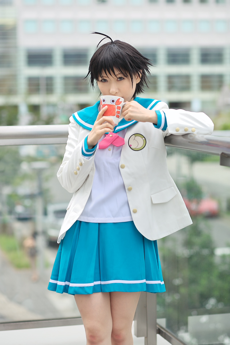 chippi, kikuchi makoto, idolmaster, idolmaster xenoglossia, highres, photo (medium), 1girl, ahoge, asian, black hair, blue eyes, coffee mug, color contacts, cosplay, cup, female focus, kikuchi makoto (cosplay), looking at viewer, mug, outdoors, school uniform, serafuku, short hair, solo