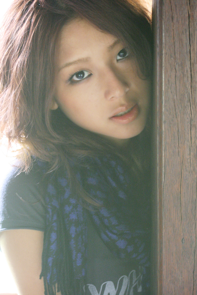 highres, photo (medium), tagme, scarf, shirt, t-shirt