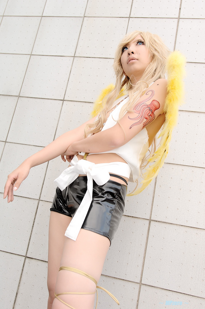 naka aru, benten (zone-00), zone-00, photo (medium), 1girl, benten (zone-00) (cosplay), blonde hair, cosplay, female focus, flat chest, halterneck, laces, shorts, solo, wings