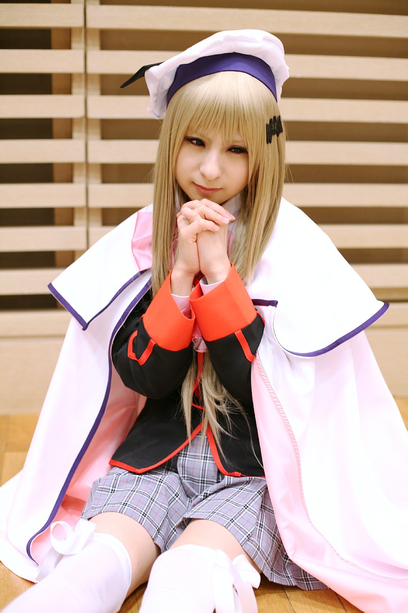 raiko, noumi kudryavka, little busters!, highres, photo (medium), beret, cape, cosplay, hat, sailor, school uniform, serafuku, thighhighs