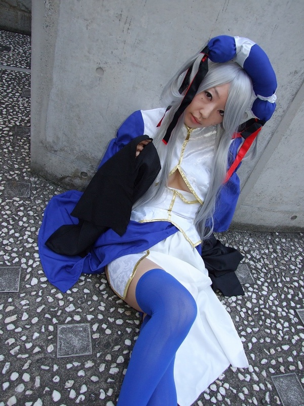 shiraishi rio, romance of the three kingdoms, silver hair, photo (medium), breasts, cosplay, lady yan, robe, thighhighs, underboob