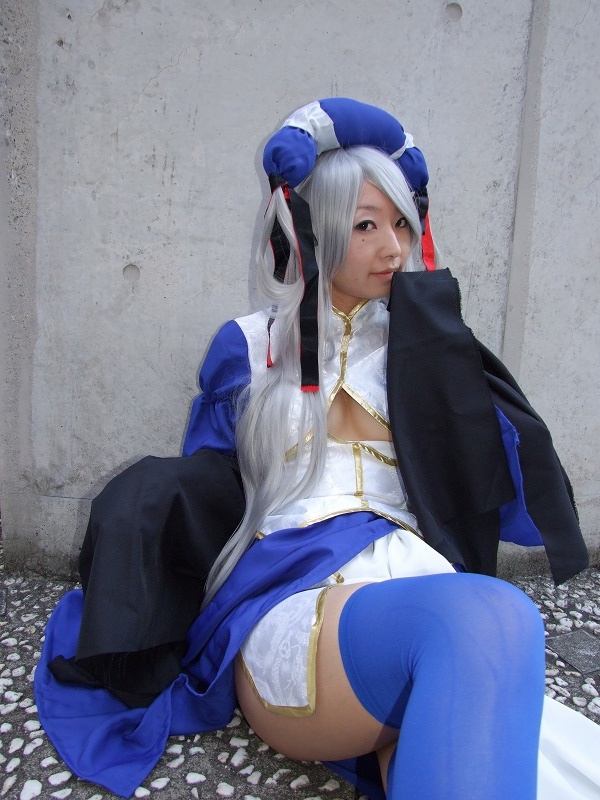 shiraishi rio, romance of the three kingdoms, silver hair, photo (medium), breasts, cosplay, lady yan, robe, thighhighs, underboob
