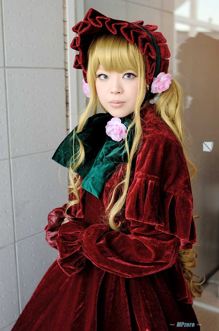 uni (plastic girl), shinku, uni (cosplayer), rozen maiden, photo (medium), blonde hair, bonnet, cosplay, dress, frills, gown