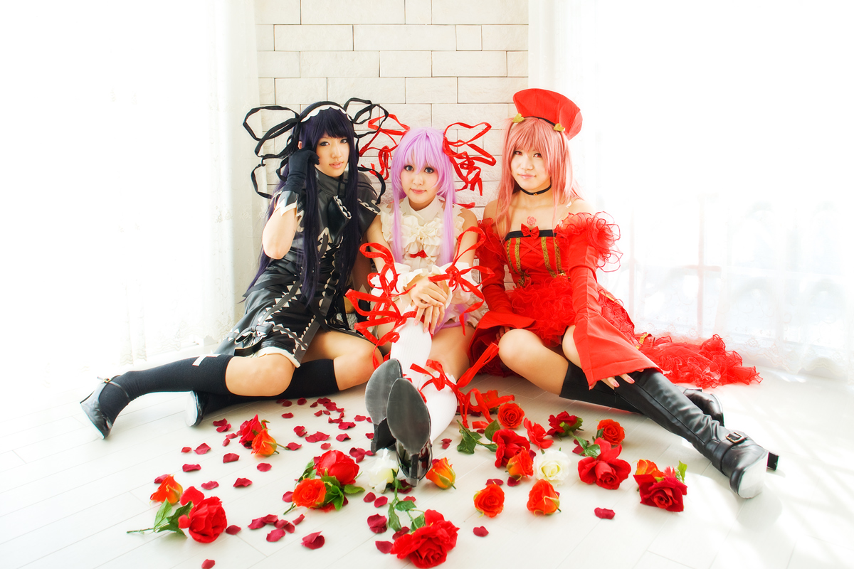 saya (cosplayer), tsugihagi mishin, al azif (demonbane), etheldreda, demonbane, photo (medium), cosplay, cuffs, dress, gloves, hair ribbon, kneehighs, petals, purple hair, ribbon, rose petals, socks