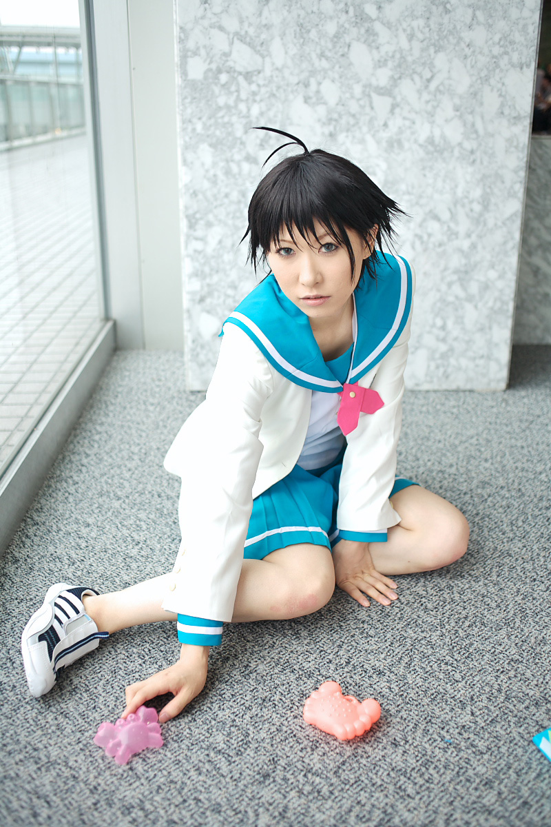 chippi, kikuchi makoto, idolmaster, idolmaster xenoglossia, highres, photo (medium), 1girl, ahoge, asian, blue eyes, color contacts, cosplay, crab, female focus, indoors, kikuchi makoto (cosplay), looking at viewer, school uniform, serafuku, short hair, solo