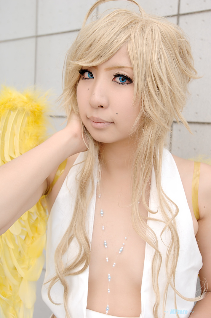naka aru, benten (zone-00), zone-00, photo (medium), 1girl, asian, benten (zone-00) (cosplay), blonde hair, color contacts, cosplay, female focus, flat chest, halterneck, shorts, solo, wings