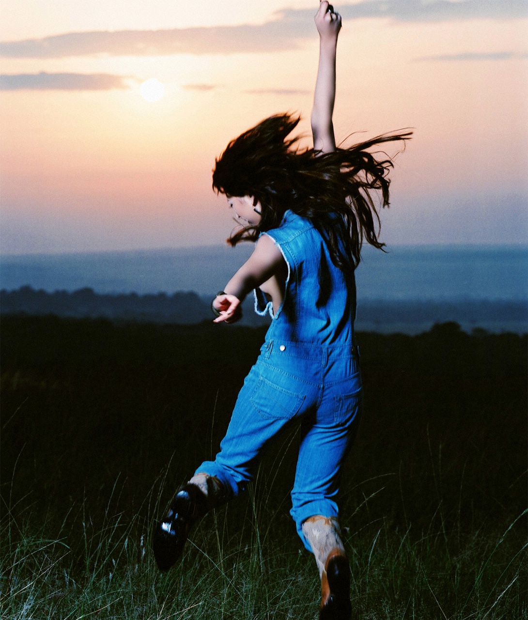 leah dizon, highres, photo (medium), africa, boots, denim, kenya, overalls