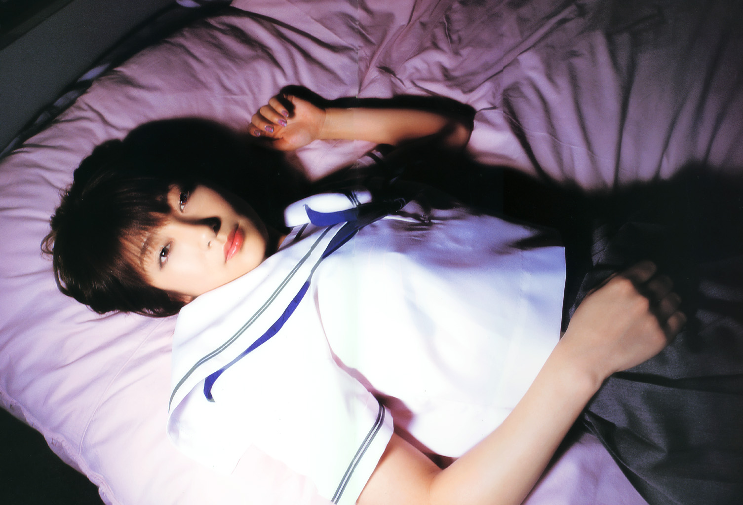 kumada yoko, photo (medium), 7 days 7 colors, bed, cosplay, pleated skirt, sailor, school uniform, serafuku, skirt