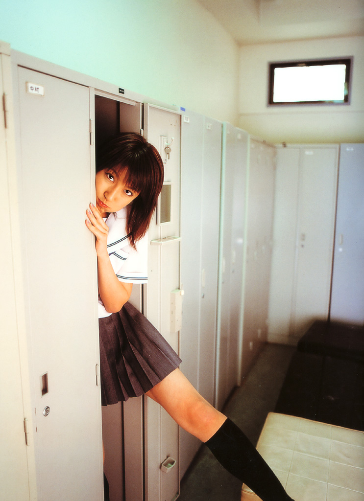 kumada yoko, photo (medium), 7 days 7 colors, cosplay, kneehighs, locker, pleated skirt, sailor, school uniform, serafuku, skirt, socks