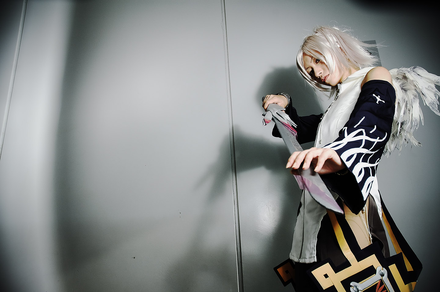 yukiya, calintz, magna carta, silver hair, photo (medium), cosplay, robe, sword, weapon, wings